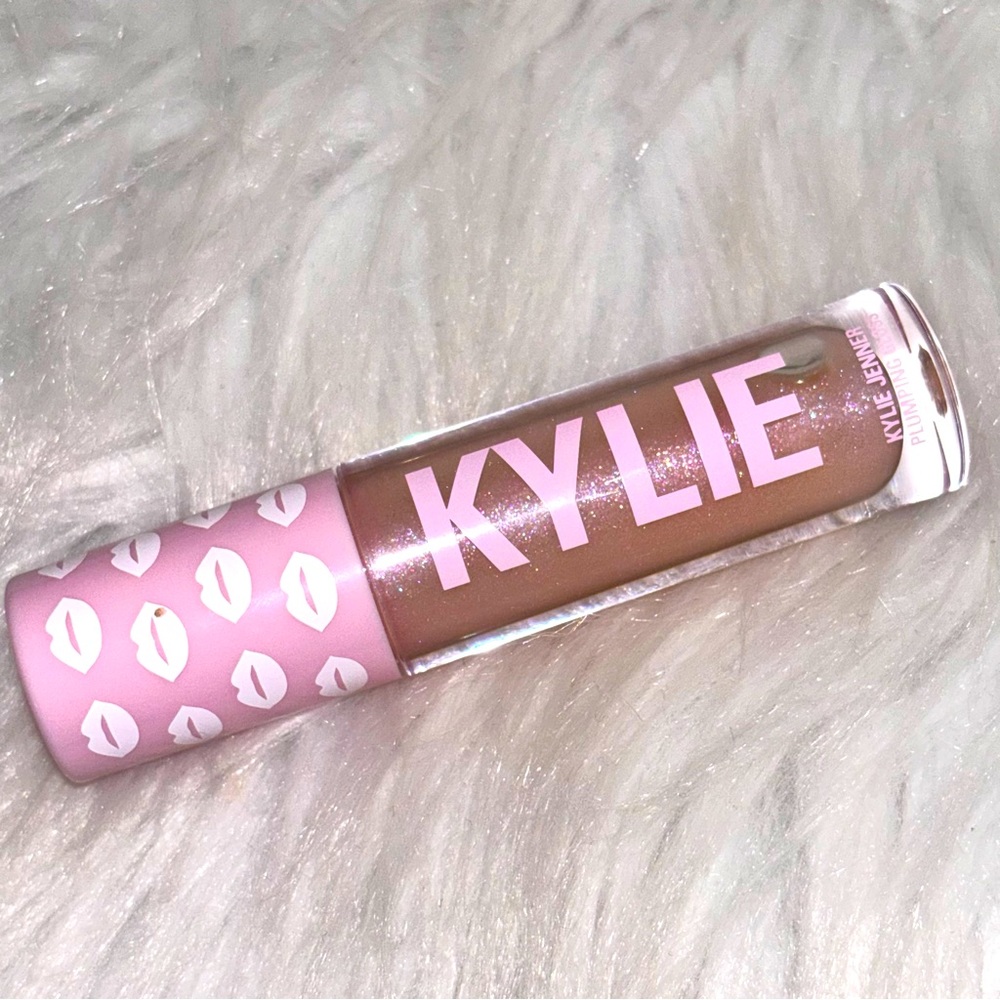 💝Kylie Cosmetics lip plumping gloss💝